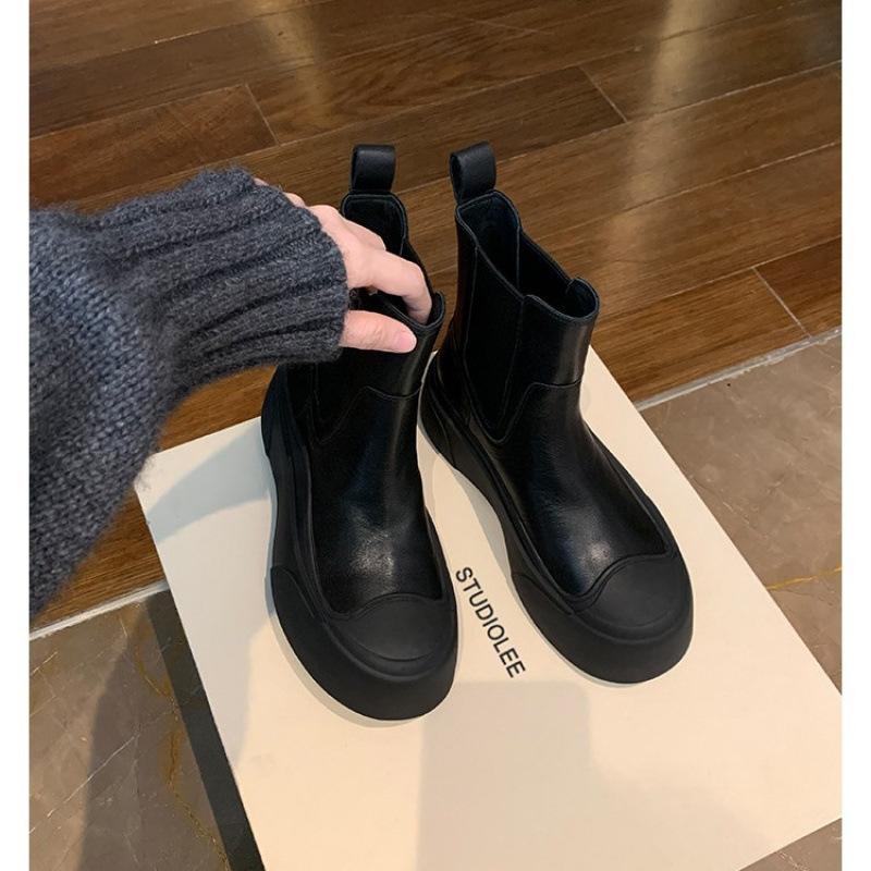 Стильные комбинированные полусапожки челси с маленьким круглым носком, на ленивой толстой подошве, на один педаль, тонкие 40
Стильные комбинированные полусапожки челси с маленьким круглым носком, на ленивой толстой подошве, на один педаль, тонкие 40