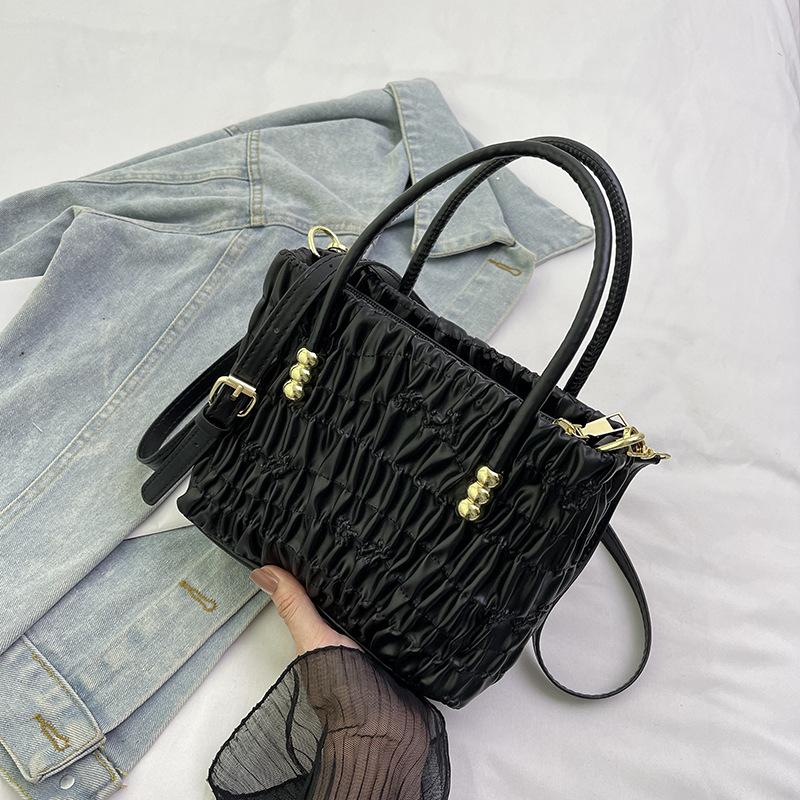 Нова плісирована сумка 2024 модна фактурна сумка жіноча портативна сумка в іноземному стилі модна універсальна сумка-тоут чорний
Нова плісирована сумка 2024 модна фактурна сумка жіноча портативна сумка в іноземному стилі модна універсальна сумка-тоут чорний