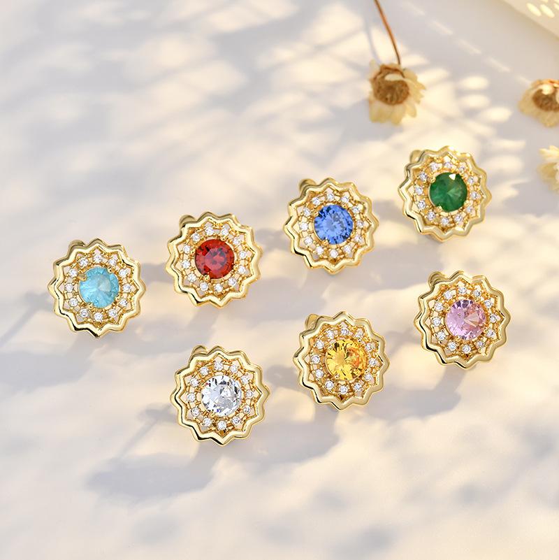 Fashionable Hepburn Style Lace Earrings for Women, Versatile Micro-inlaid Emerald Hollow Pattern Earrings
Fashionable Hepburn Style Lace Earrings for Women, Versatile Micro-inlaid Emerald Hollow Pattern Earrings