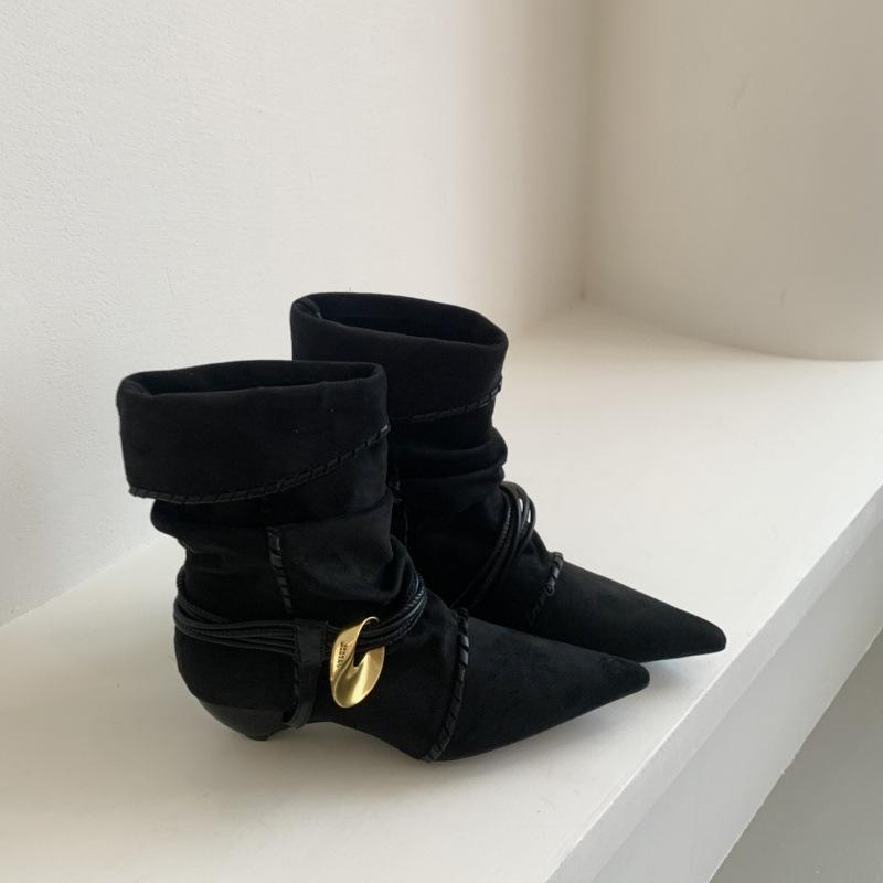 Kitten and pointed pleated straps stacked boots 2025 new retro suede flanged metal buckle strap fashion short boots 40
Kitten and pointed pleated straps stacked boots 2025 new retro suede flanged metal buckle strap fashion short boots 40