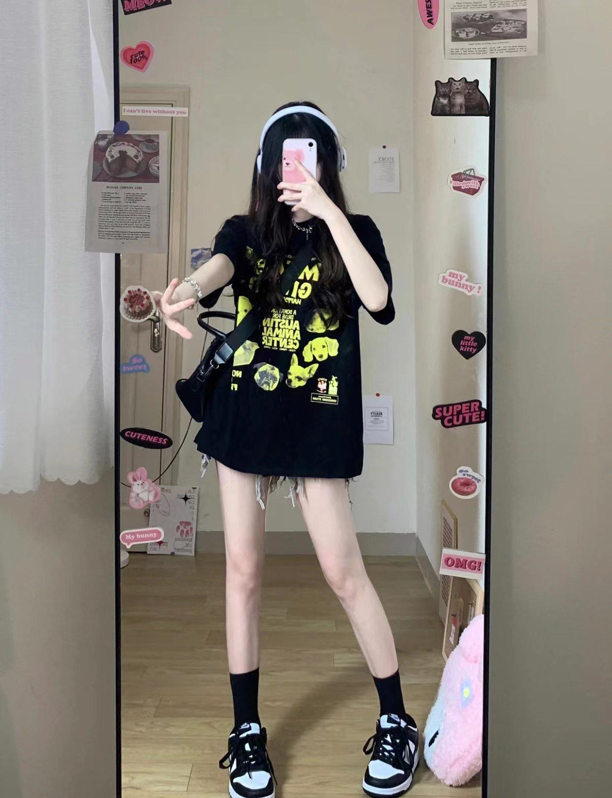 American Retro Cartoon Print Plus Size Women s Oversized T-shirt - Chic & Loose Short Sleeve Top 2XL (131-155 lbs)
American Retro Cartoon Print Plus Size Women s Oversized T-shirt - Chic & Loose Short Sleeve Top 2XL (131-155 lbs)