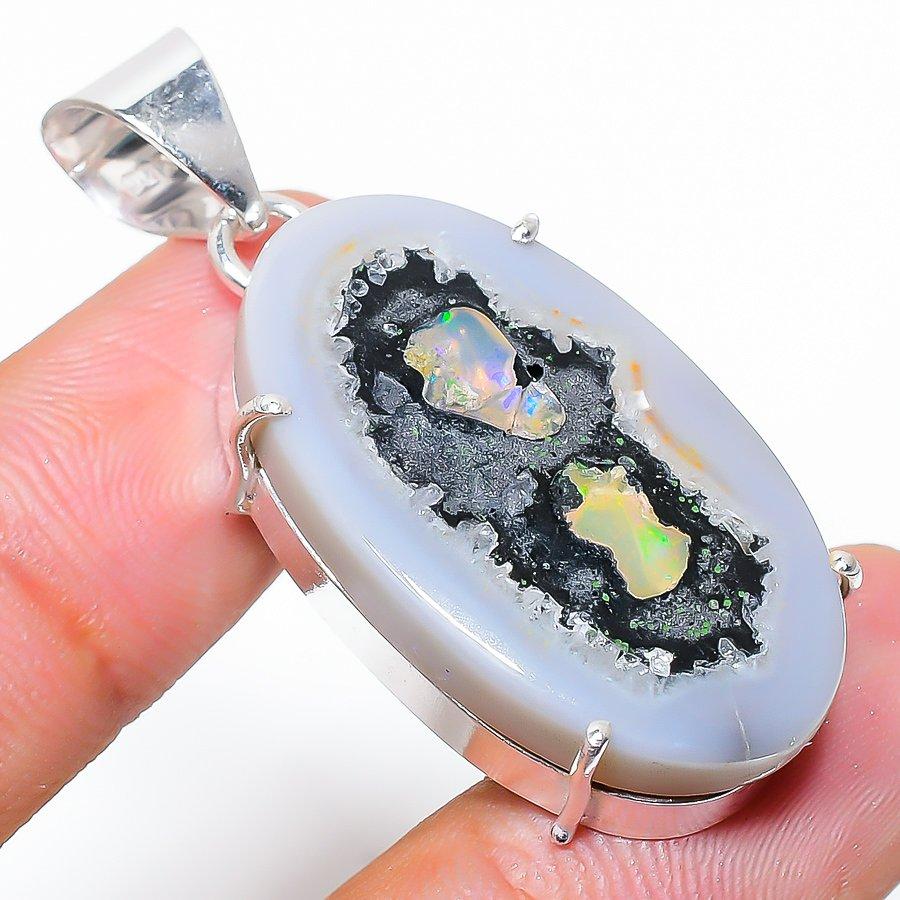 Подвеска из натурального драгоценного камня Geode Druzy из стерлингового серебра 925 пробы 1,77 дюйма O8d49
Подвеска из натурального драгоценного камня Geode Druzy из стерлингового серебра 925 пробы 1,77 дюйма O8d49