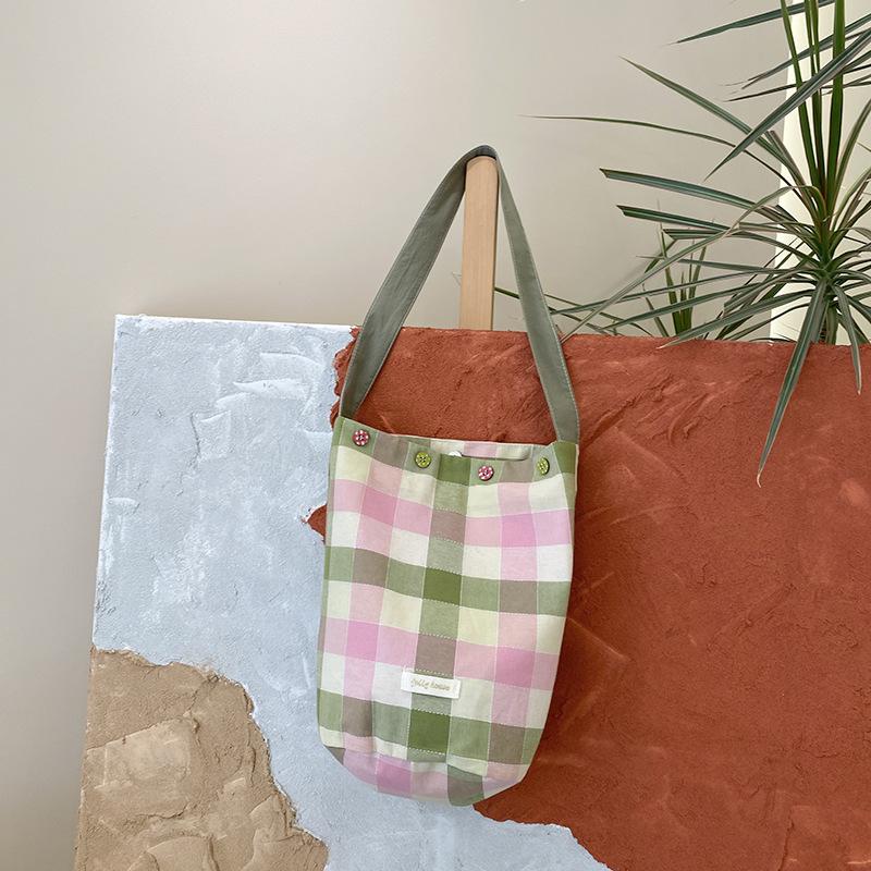 New contrasting color cloth bag, plaid bucket, large-capacity tote bag, one on one shoulder, school bag for students
New contrasting color cloth bag, plaid bucket, large-capacity tote bag, one on one shoulder, school bag for students