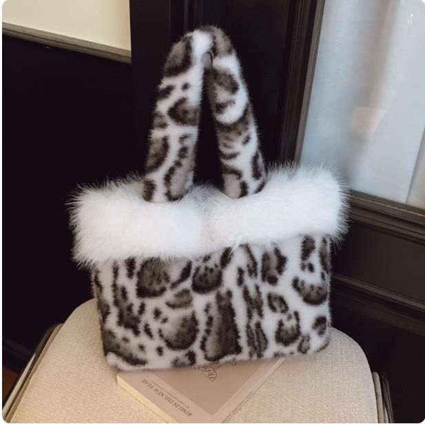 Daily Commute Design Sense Bags Velvet Leopard Fashion Casual Tote 2025 Winter Thickened Waterproof High Quality Shoulder Bags
Daily Commute Design Sense Bags Velvet Leopard Fashion Casual Tote 2025 Winter Thickened Waterproof High Quality Shoulder Bags