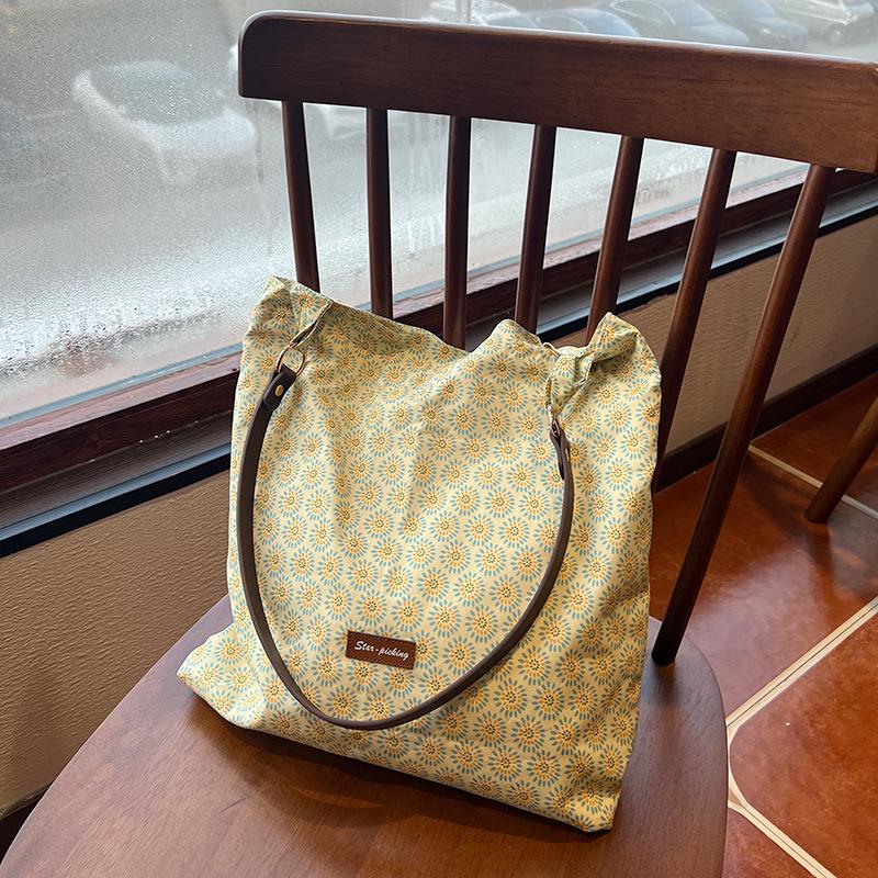 Spring Floral Retro Korean Shoulder Bag for Women
Spring Floral Retro Korean Shoulder Bag for Women