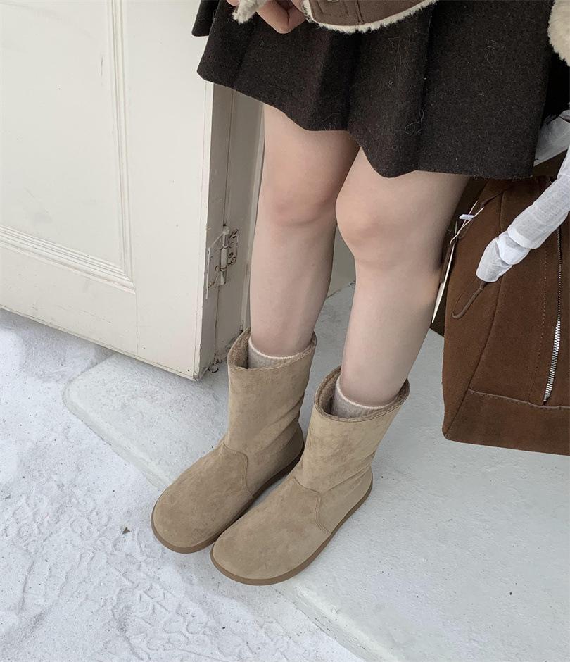 Осенью и зимой 2025 года новые модные и универсальные зимние теплые сноубутсы можно носить двумя способами, с отворотом средней длины голенища и бархатной подкладкой. 39 абрикосовый
Осенью и зимой 2025 года новые модные и универсальные зимние теплые сноубутсы можно носить двумя способами, с отворотом средней длины голенища и бархатной подкладкой. 39 абрикосовый