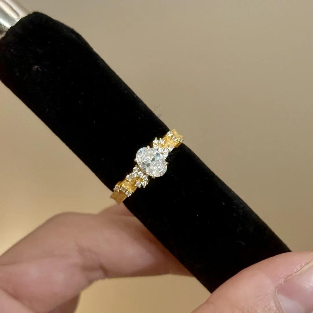 Luxury Vintage Style Ice Cut Pigeon Egg Ring Sparkling High Carbon Diamond Gold Plated Ring for Women
Luxury Vintage Style Ice Cut Pigeon Egg Ring Sparkling High Carbon Diamond Gold Plated Ring for Women