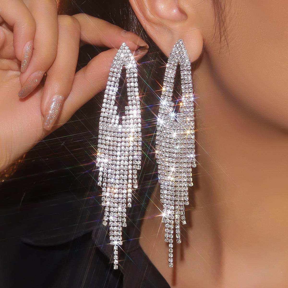 High-end luxury full diamond super flash long fringed earrings
High-end luxury full diamond super flash long fringed earrings