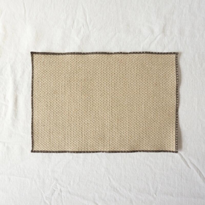 Ruffle Linen Overstitch Table Mat S (Brown Stitch)
Ruffle Linen Overstitch Table Mat S (Brown Stitch)