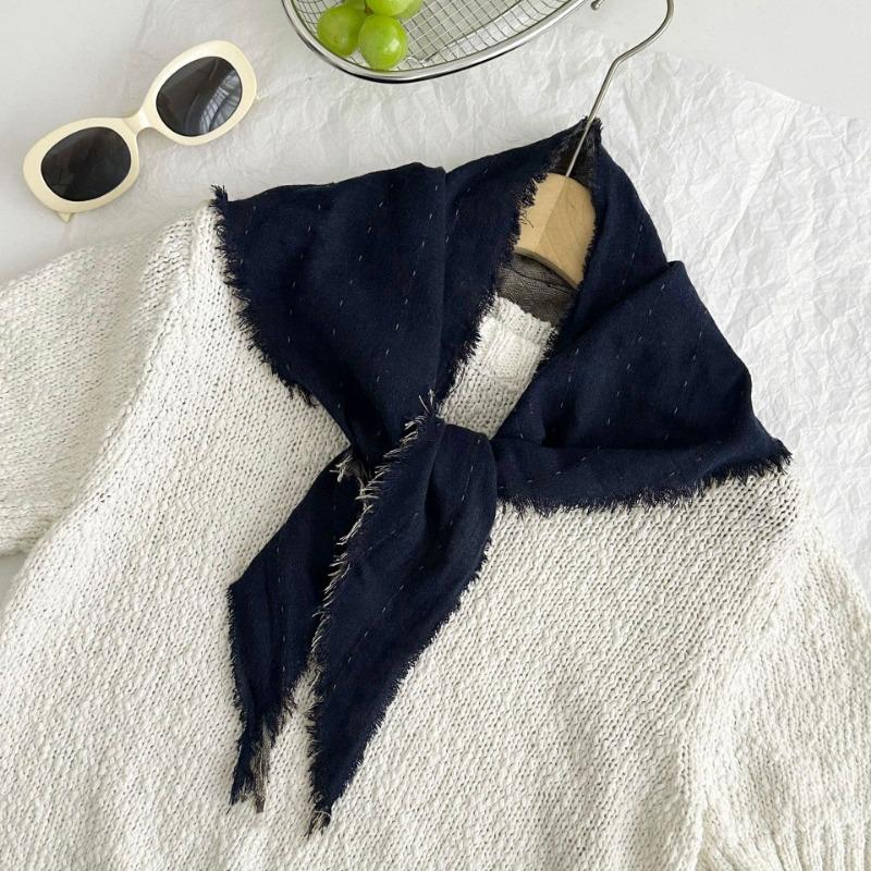 Cotton and linen silk scarves, new literary and artistic old fringed shawls, scarves, scarves, and scarves are mostly tied with triangular scarves.
Cotton and linen silk scarves, new literary and artistic old fringed shawls, scarves, scarves, and scarves are mostly tied with triangular scarves.