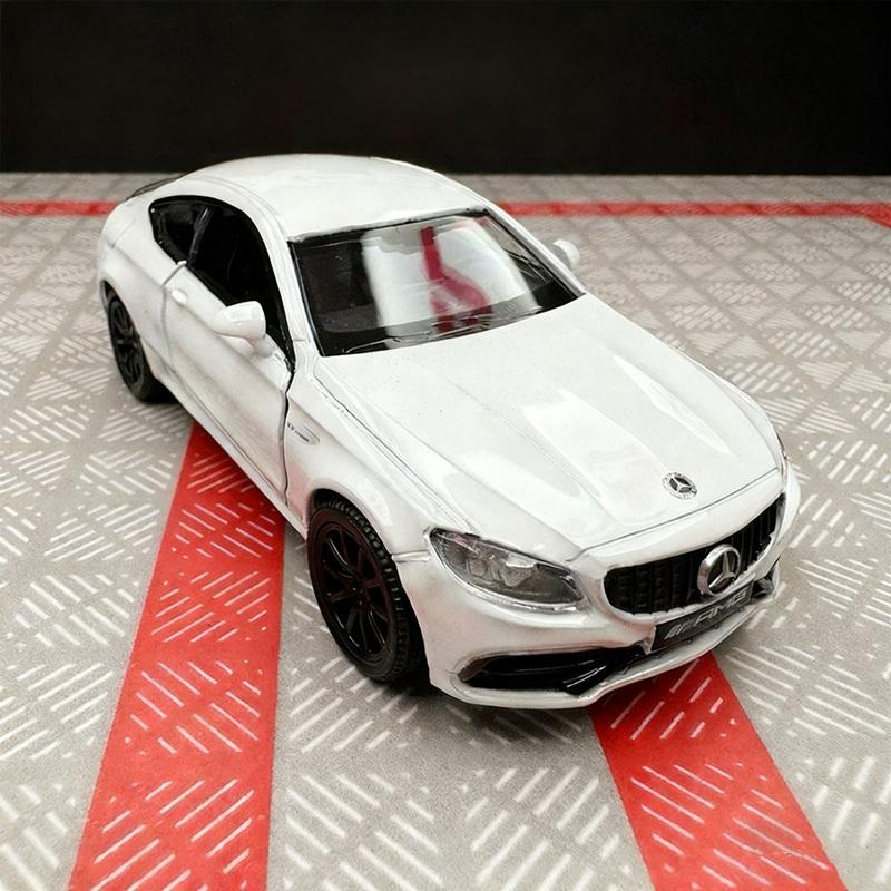 1:36 Модель Спортивного Автомобіля Mercedes-Benz C63S CLS63 AMG Coupe зі Сплаву Литі Металеві Транспортні Засоби Модель Автомобіля Симуляція Колекція Подарунок для Дітей
1:36 Модель Спортивного Автомобіля Mercedes-Benz C63S CLS63 AMG Coupe зі Сплаву Литі Металеві Транспортні Засоби Модель Автомобіля Симуляція Колекція Подарунок для Дітей