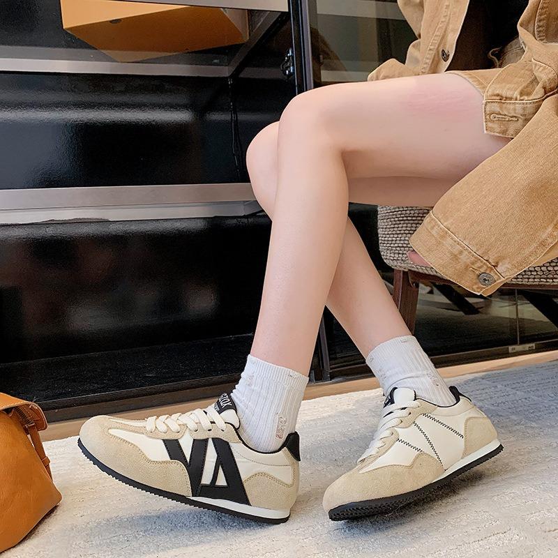 Retro inner height increase women s new autumn versatile casual sports board shoes fashionable flat bottom 35
Retro inner height increase women s new autumn versatile casual sports board shoes fashionable flat bottom 35