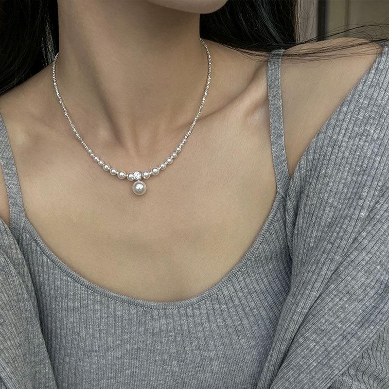 Strong Pearl Necklace with Niche Design, High-end Clavicle Chain, Broken Sub Clavicle Chain, New Trend
Strong Pearl Necklace with Niche Design, High-end Clavicle Chain, Broken Sub Clavicle Chain, New Trend