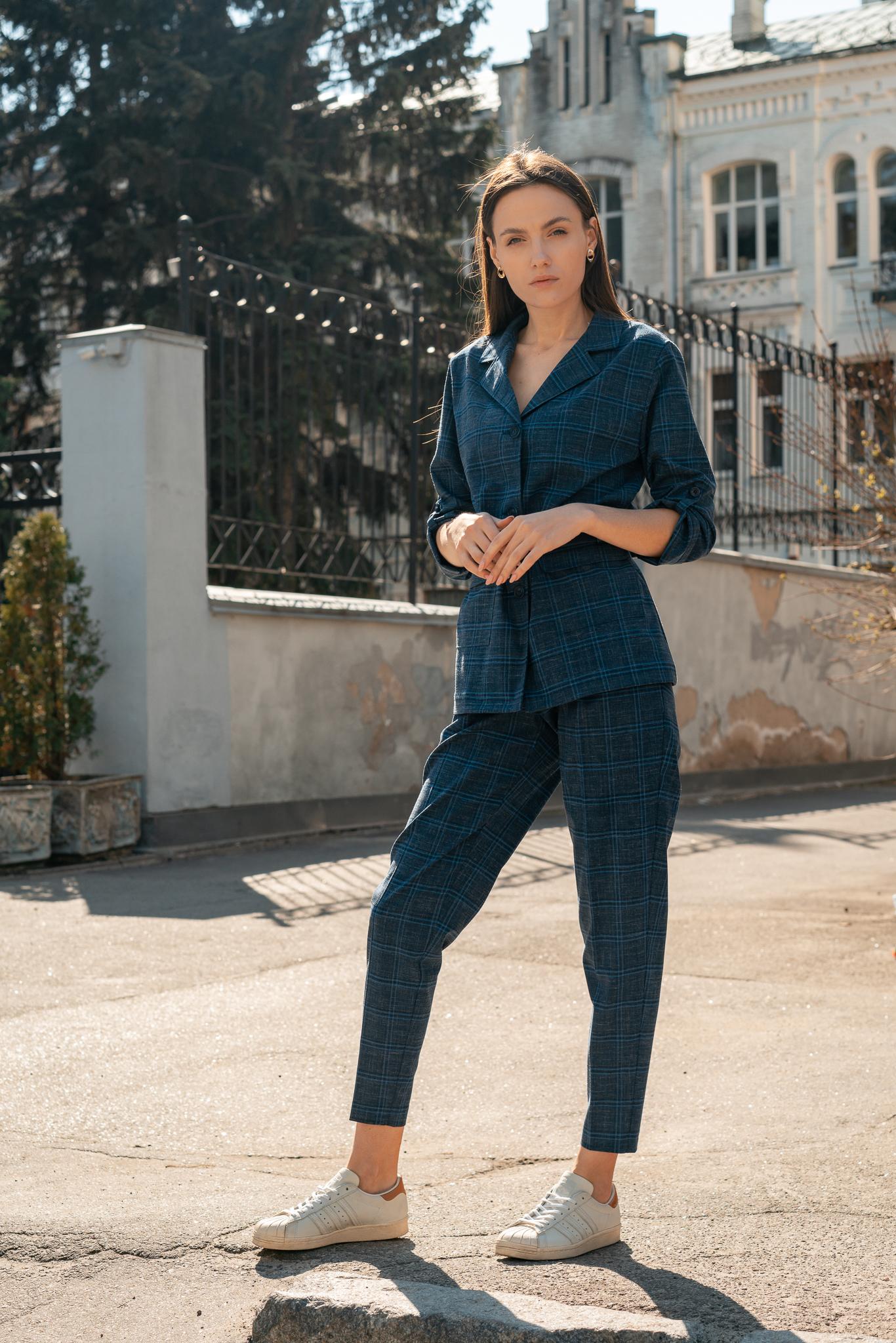 Вільні прямі штани в клітку 40 оксфорд синього кольору
Вільні прямі штани в клітку 40 оксфорд синього кольору