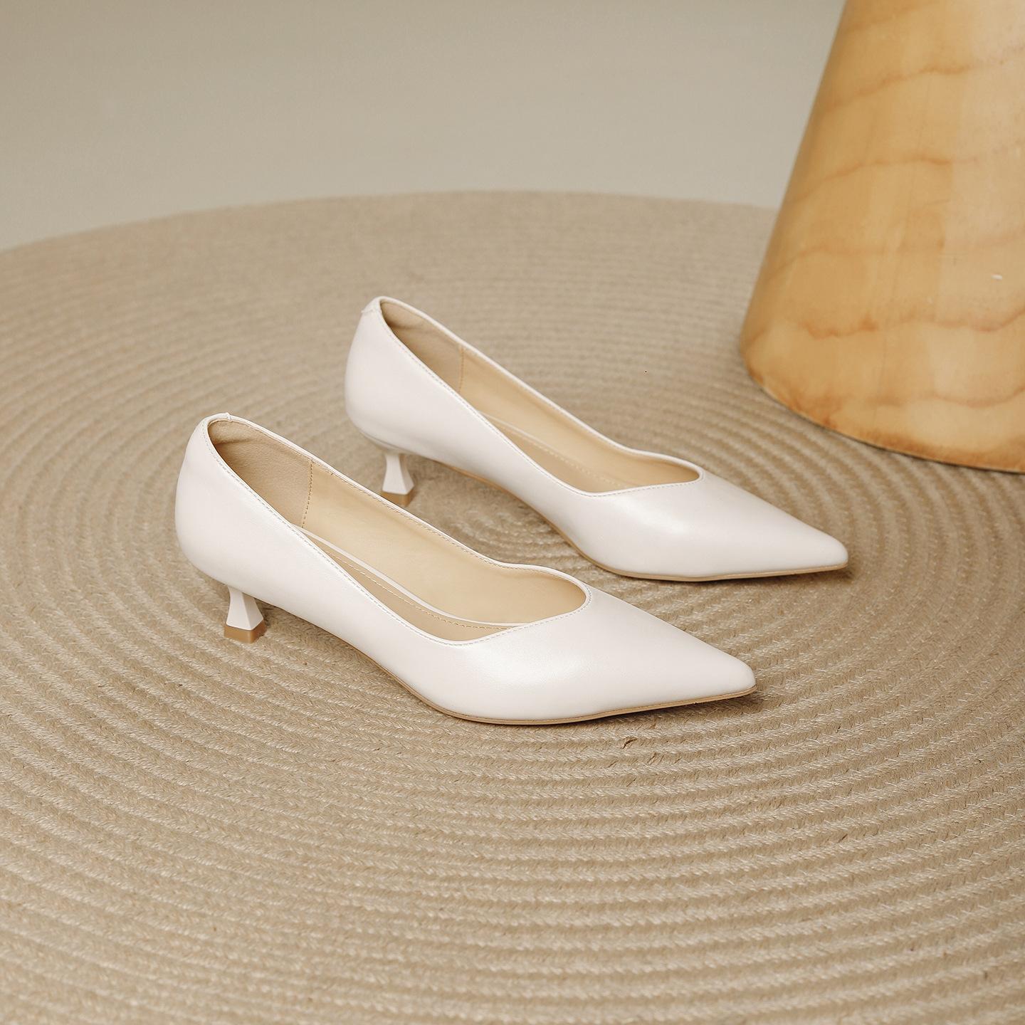 French shallow mouth pointed high heels women s spring and autumn 2025 new kitten heel comfortable soft leather commuter work shoes 38
French shallow mouth pointed high heels women s spring and autumn 2025 new kitten heel comfortable soft leather commuter work shoes 38