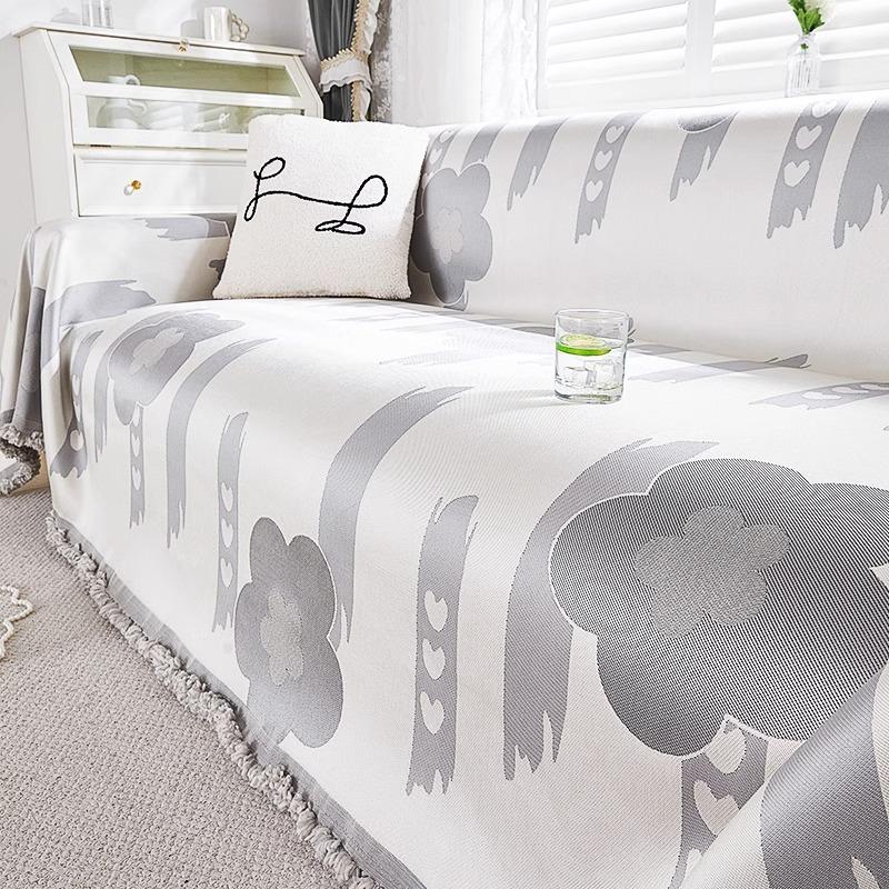 Summer Ice Silk Sofa Towel Hundred Flowers All-Inclusive Sofa Cover Dust Cover One-Piece Sofa Cover Cloth Cool and Breathable 180*130cm
Summer Ice Silk Sofa Towel Hundred Flowers All-Inclusive Sofa Cover Dust Cover One-Piece Sofa Cover Cloth Cool and Breathable 180*130cm