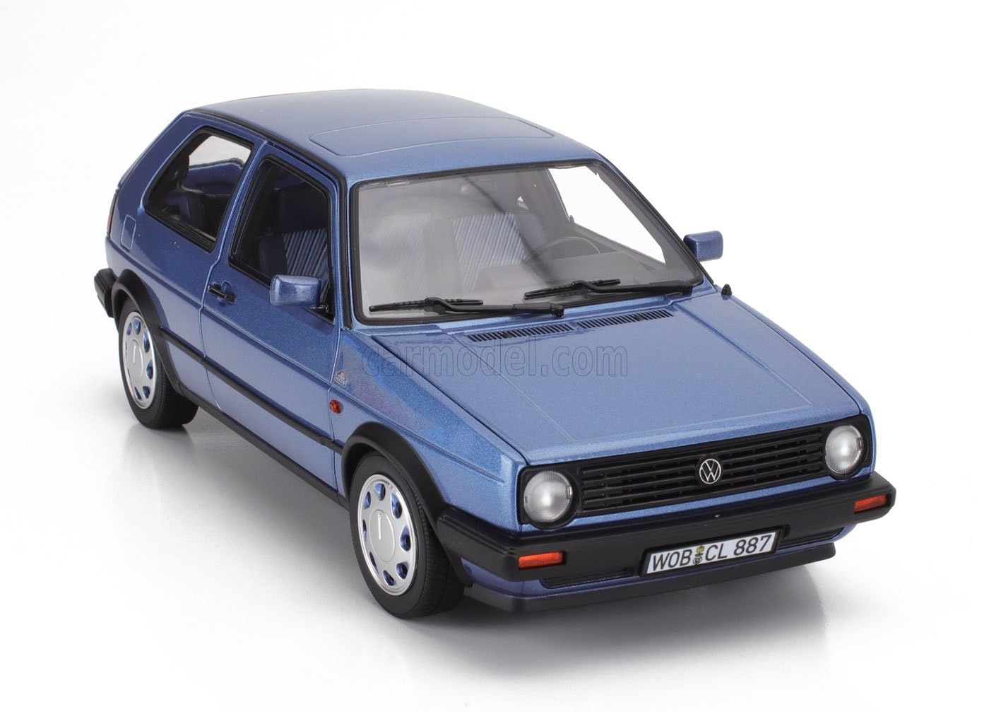 Norev Volkswagen Golf 10 Million 1988 року випуску, колір «металік, зоряно-синій», масштаб 1/18
Norev Volkswagen Golf 10 Million 1988 року випуску, колір «металік, зоряно-синій», масштаб 1/18