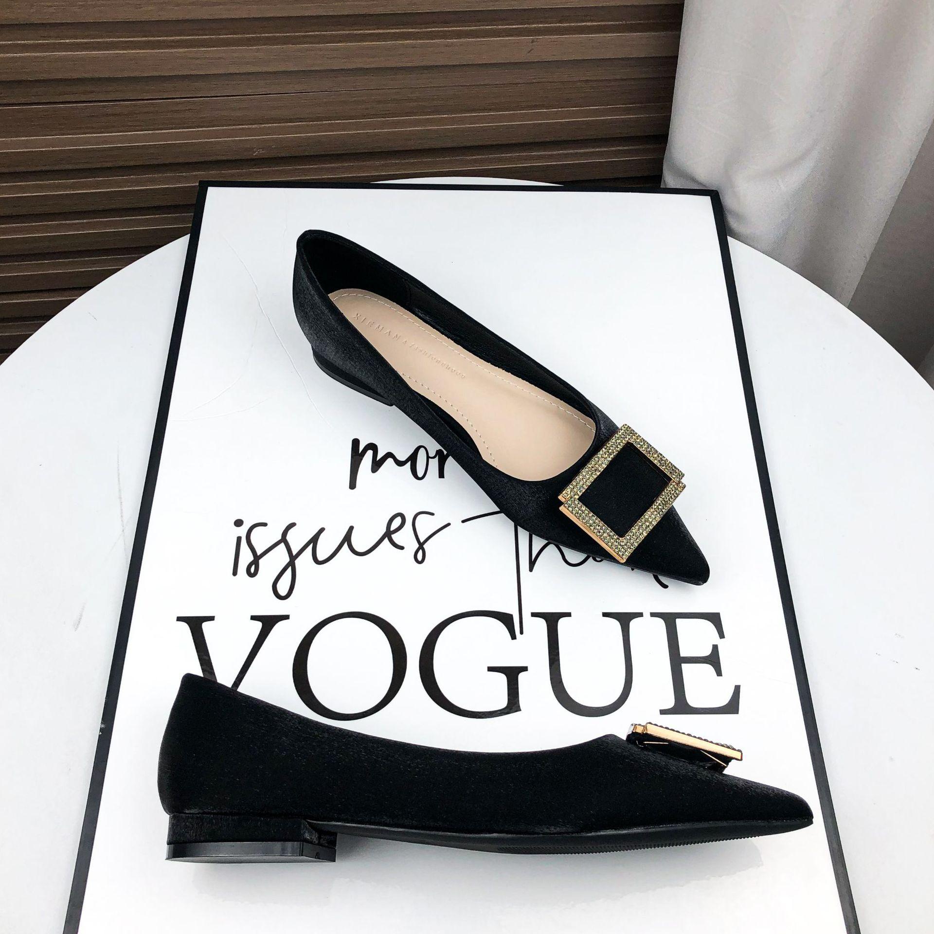 Pointed flat shoes temperament rhinestone rhinestone soft sole commuting shallow mouth single shoes 34
Pointed flat shoes temperament rhinestone rhinestone soft sole commuting shallow mouth single shoes 34