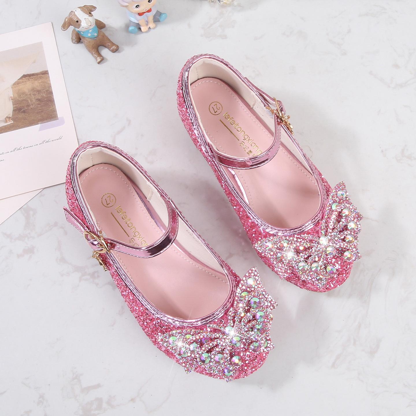 Butterfly flower single shoe style New girls leather shoes, princess shoes with a single strap and snowflake cartoon design 38 рожевий
Butterfly flower single shoe style New girls leather shoes, princess shoes with a single strap and snowflake cartoon design 38 рожевий