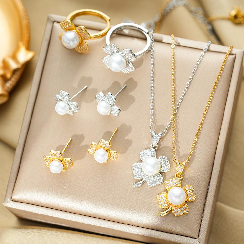 Four-leaf Clover Zircon Pearl Necklace Earring Ring Three-piece Set Fashionable Versatile Set
Four-leaf Clover Zircon Pearl Necklace Earring Ring Three-piece Set Fashionable Versatile Set