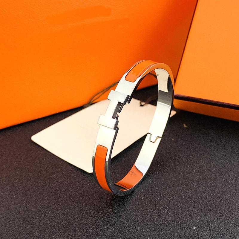 8Mm Wide and Narrow Version Bracelet 18K Non-fading Color Couple Bracelet Jewelry Wearing Accessories 2026 8MM+17CM
8Mm Wide and Narrow Version Bracelet 18K Non-fading Color Couple Bracelet Jewelry Wearing Accessories 2026 8MM+17CM