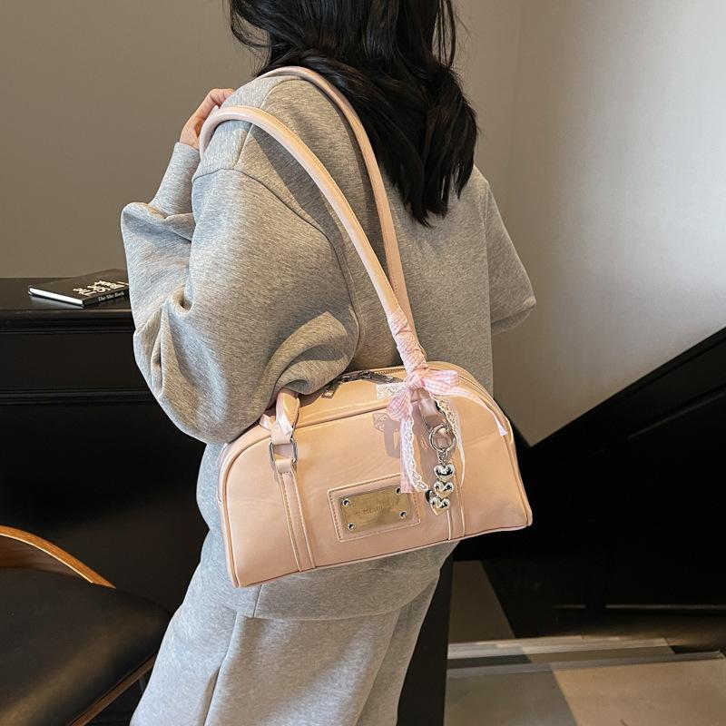 Large capacity single shoulder underarm bag women s new summer fashion versatile pillow bag
Large capacity single shoulder underarm bag women s new summer fashion versatile pillow bag