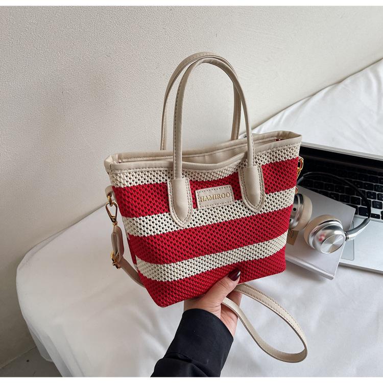 Contrasting color large-capacity tote bag 2025 striped new simple commuter bag versatile hollow bag casual knitted women s bag
Contrasting color large-capacity tote bag 2025 striped new simple commuter bag versatile hollow bag casual knitted women s bag