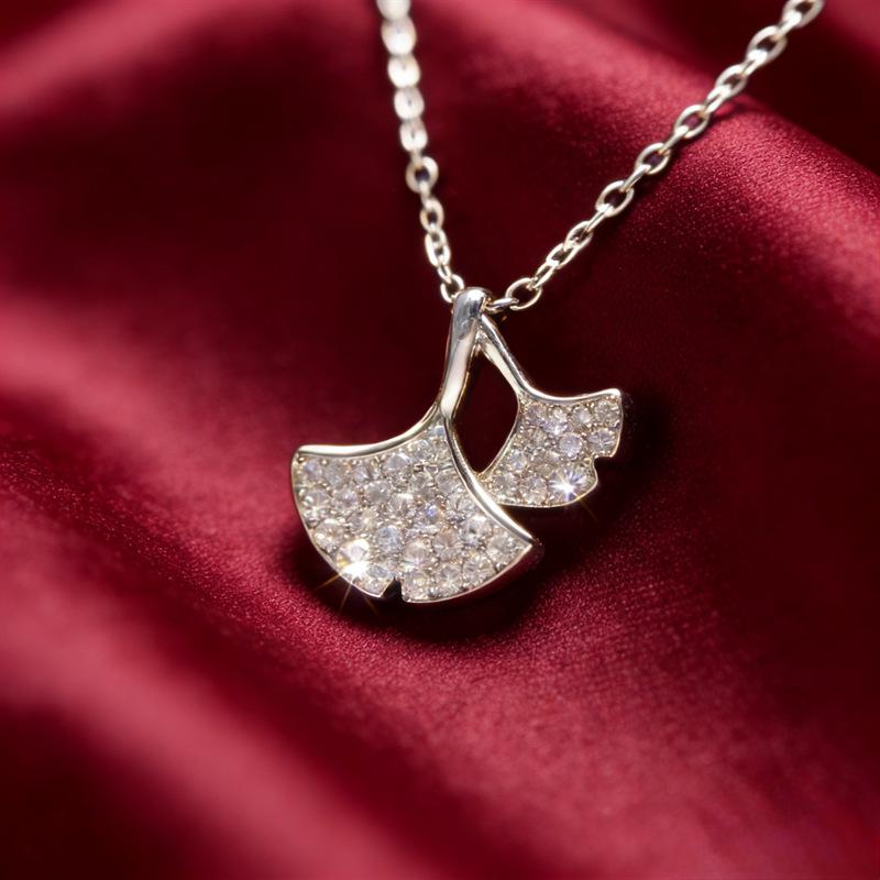 Sterling Silver Ginkgo Leaf Necklace for Women - Elegant Clavicle Chain Pendant, Perfect Gift for Her White Copper with Thick Silver Plating
Sterling Silver Ginkgo Leaf Necklace for Women - Elegant Clavicle Chain Pendant, Perfect Gift for Her White Copper with Thick Silver Plating
