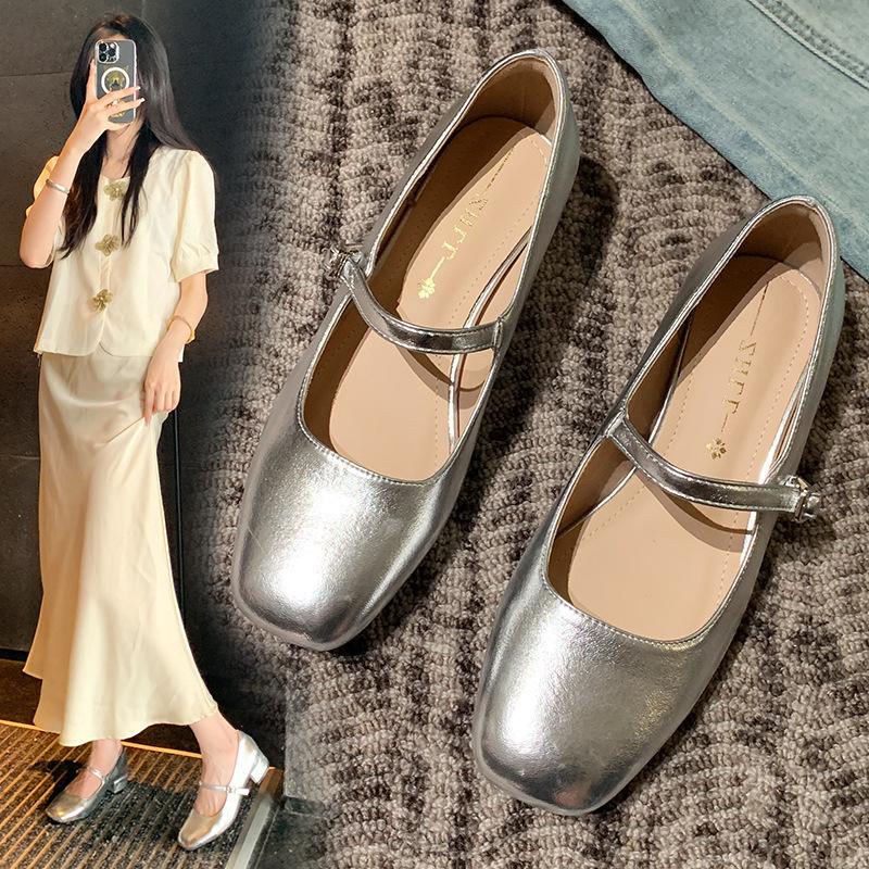 2386-54 autumn new French versatile shallow mouth square heel with Mary Jane widened large size shoes women 35 срібний
2386-54 autumn new French versatile shallow mouth square heel with Mary Jane widened large size shoes women 35 срібний