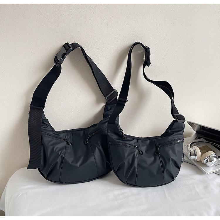 Leisure sports niche dumpling bag women 2025 new fashion lightweight large capacity messenger bag simple commuter cloth bag
Leisure sports niche dumpling bag women 2025 new fashion lightweight large capacity messenger bag simple commuter cloth bag