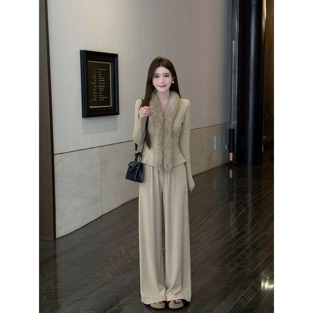 Korean Style Fur Patchwork Long Sleeve T-shirt & Straight Leg Pants Set for Women - 2025 Autumn/Winter Collection S (recommended 70-90 jin)
Korean Style Fur Patchwork Long Sleeve T-shirt & Straight Leg Pants Set for Women - 2025 Autumn/Winter Collection S (recommended 70-90 jin)