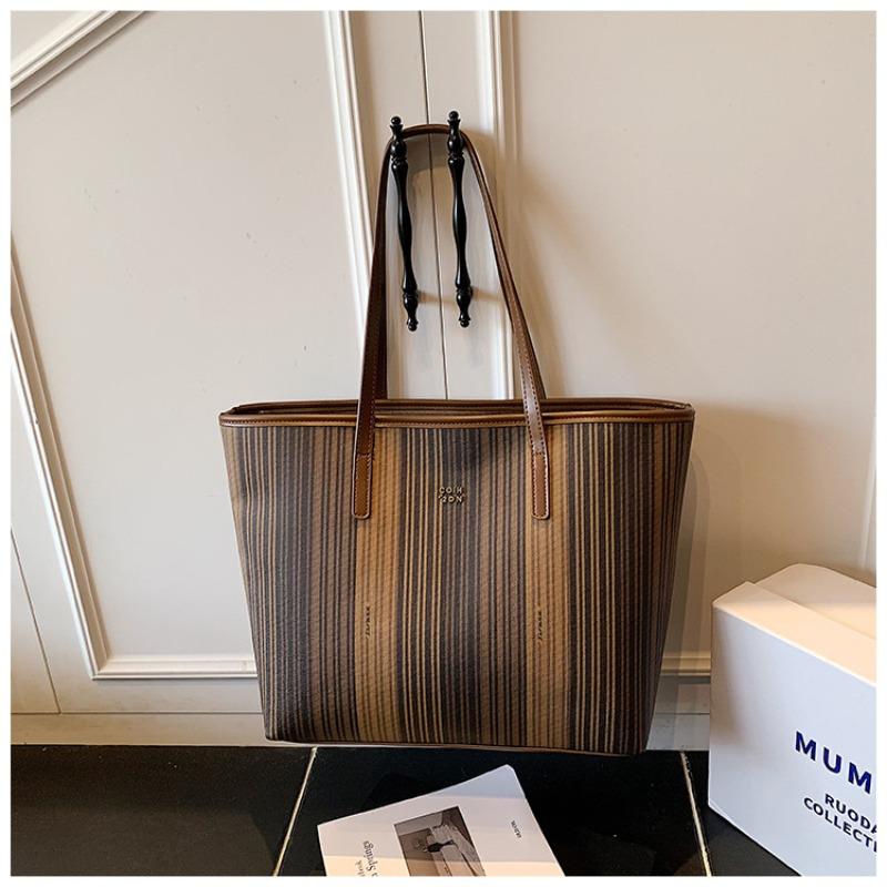 Niche shoulder bag summer new fresh thin commuter large capacity vacation beach bag leisure коричневый
Niche shoulder bag summer new fresh thin commuter large capacity vacation beach bag leisure коричневый