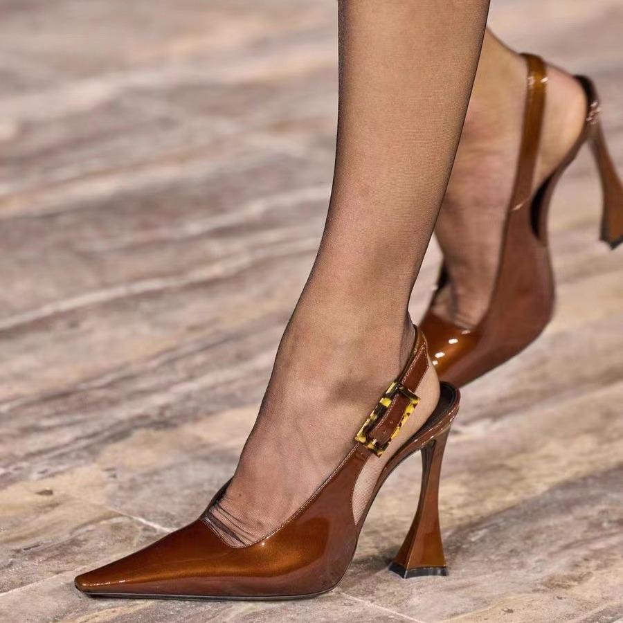 Park Caiying rose bag head sandals women s 2024 spring new pointed back empty single shoes patent leather thin heel sexy high heels 35
Park Caiying rose bag head sandals women s 2024 spring new pointed back empty single shoes patent leather thin heel sexy high heels 35