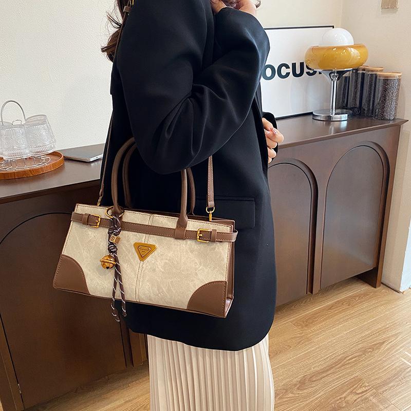 Outer order high-grade texture portable small bag women s 2025 new trendy temperament versatile single shoulder crossbody small square bag 31*11*16 коричневий
Outer order high-grade texture portable small bag women s 2025 new trendy temperament versatile single shoulder crossbody small square bag 31*11*16 коричневий