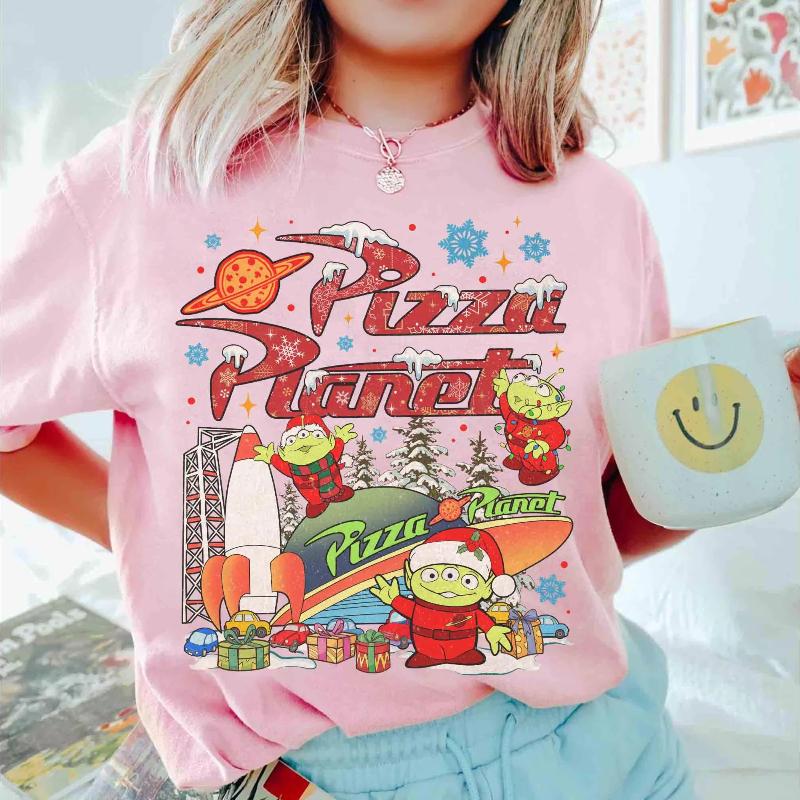 2026 New Vintage Pizza Planet Toy Story Christmas Vintage Print WoUnisex TShirt Short Sleeve Relaxed Plus Size Top S
2026 New Vintage Pizza Planet Toy Story Christmas Vintage Print WoUnisex TShirt Short Sleeve Relaxed Plus Size Top S
