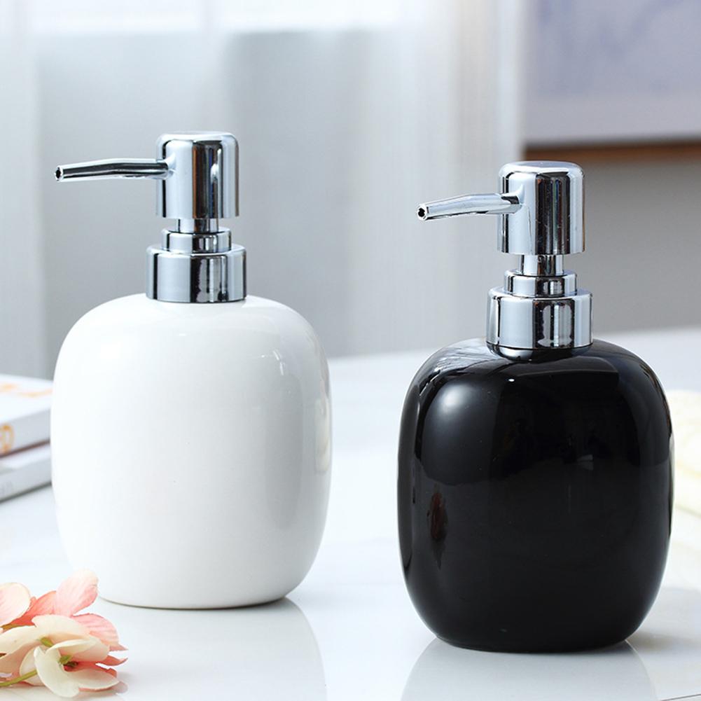 Soap Dispenser Bottle Bathroom Shampoo Bottle Large-capacity Press Type Lotion Body Soap Empty Bottle Shampoo Shower 450ML чорний
Soap Dispenser Bottle Bathroom Shampoo Bottle Large-capacity Press Type Lotion Body Soap Empty Bottle Shampoo Shower 450ML чорний