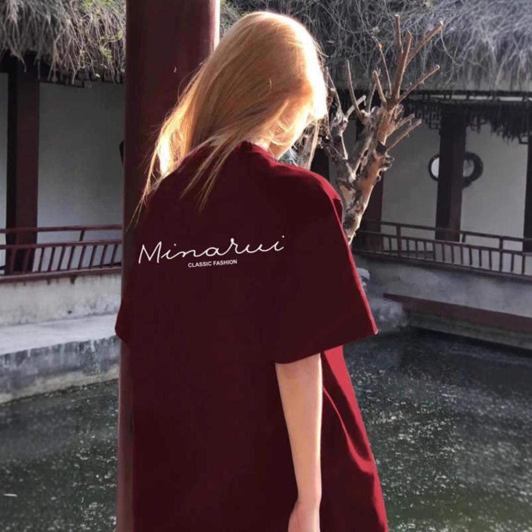 Women s Plus Size Wine Red Retro Letter Graphic T-Shirt - Short-Sleeved, Loose Fit Summer Top XXL (130-145 jin) вина червоного кольору
Women s Plus Size Wine Red Retro Letter Graphic T-Shirt - Short-Sleeved, Loose Fit Summer Top XXL (130-145 jin) вина червоного кольору