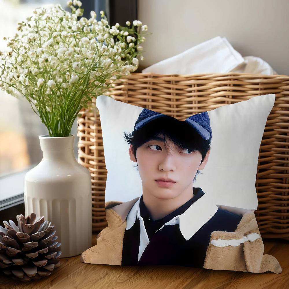 K-Pop Группа-TXT SOOBIN Персонализированная наволочка Детская Спальня Дикий Декор для Вечеринки Наволочка Подарок на День Рождения Ребенка 16x16Inch
K-Pop Группа-TXT SOOBIN Персонализированная наволочка Детская Спальня Дикий Декор для Вечеринки Наволочка Подарок на День Рождения Ребенка 16x16Inch