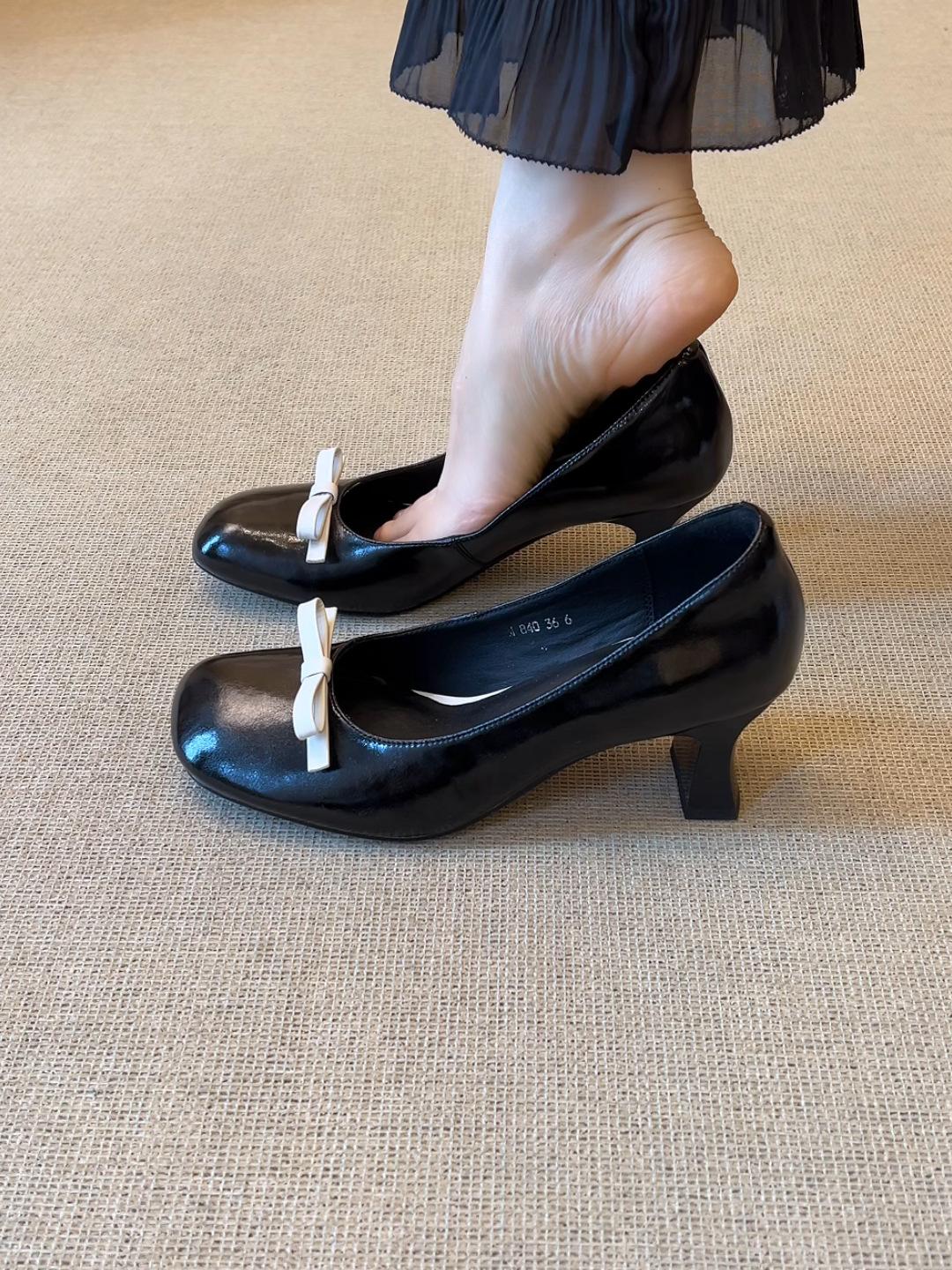 Овчина~ Французские туфли-лодочки женские на толстом каблуке с бантом красные рабочие туфли красивые и не утомляют туфли Мэри Джейн на высоком каблуке 35 чёрный
Овчина~ Французские туфли-лодочки женские на толстом каблуке с бантом красные рабочие туфли красивые и не утомляют туфли Мэри Джейн на высоком каблуке 35 чёрный