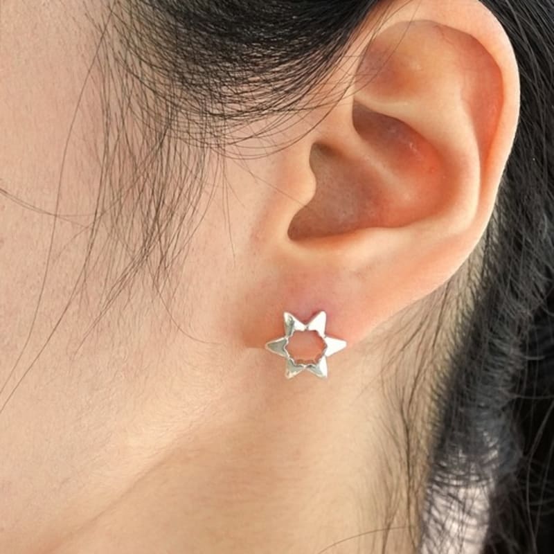 BELLOOGGI Star whith a heart earring free
BELLOOGGI Star whith a heart earring free