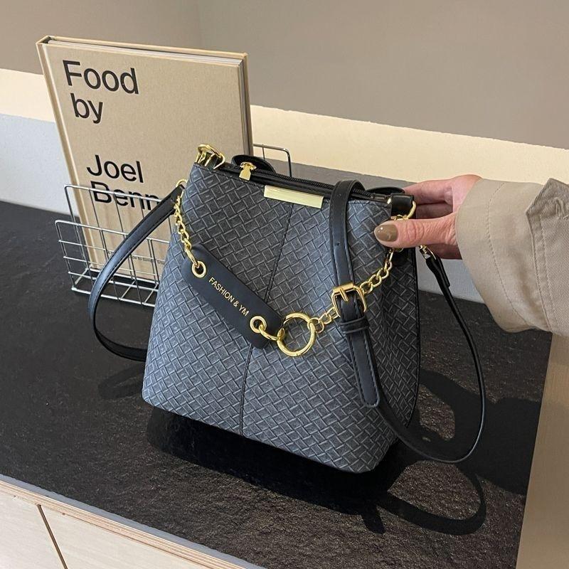 Simple female this year s new fashion Internet celebrity bucket foreign style chain crossbody portable versatile shoulder female A
Simple female this year s new fashion Internet celebrity bucket foreign style chain crossbody portable versatile shoulder female A