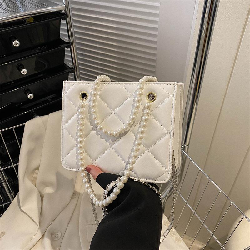 Сумка-сумка с жемчугом 2024 года, новая модная сумка-мессенджер с бриллиантами на плечо, нишевый дизайн, повседневная маленькая квадратная сумка белый
Сумка-сумка с жемчугом 2024 года, новая модная сумка-мессенджер с бриллиантами на плечо, нишевый дизайн, повседневная маленькая квадратная сумка белый