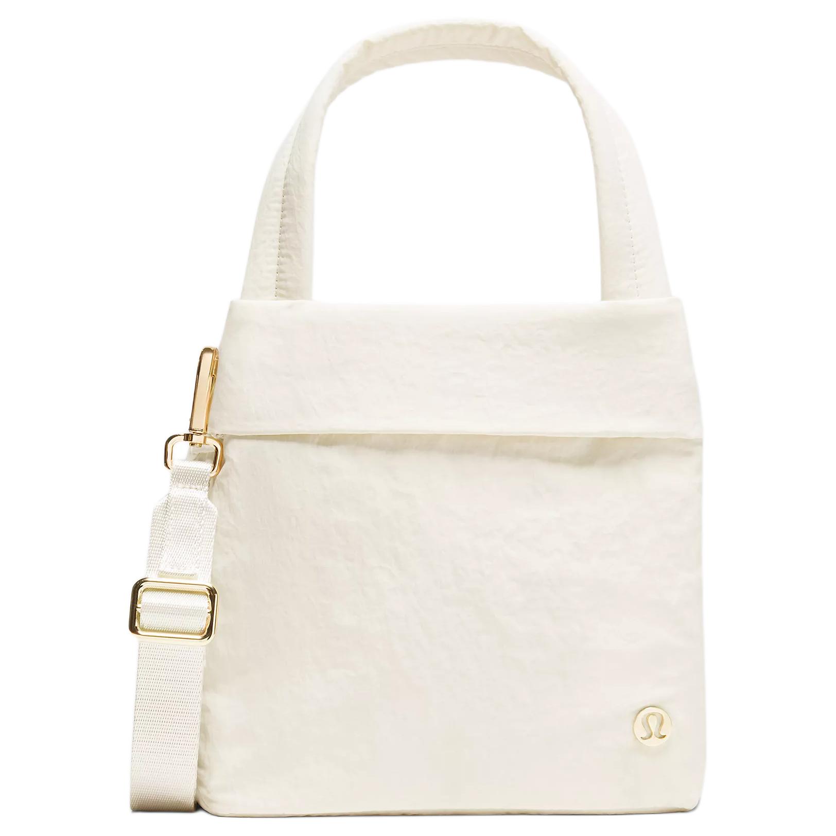 Lululemon 5L Brand Logo Lightweight Durable Recycled Nylon Tote Bag Women tote bag Off-White LW9FNDS-042797 Ecru
Lululemon 5L Brand Logo Lightweight Durable Recycled Nylon Tote Bag Women tote bag Off-White LW9FNDS-042797 Ecru
