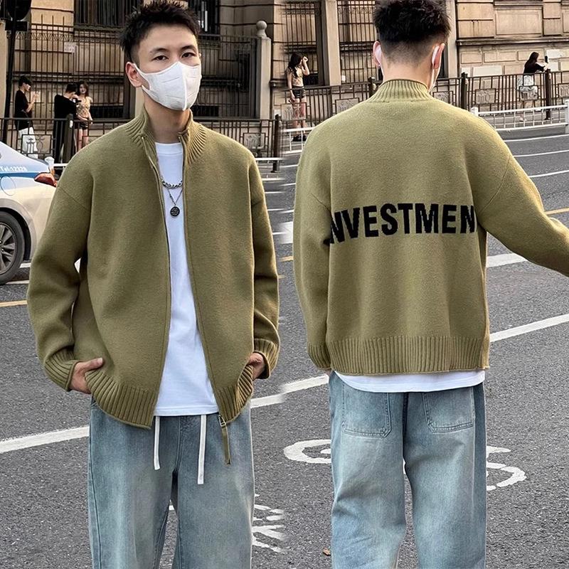 Мужской кардиган из рыхлой вязки в стиле ретро со стойкой и свободной посадкой M зелёный
Мужской кардиган из рыхлой вязки в стиле ретро со стойкой и свободной посадкой M зелёный