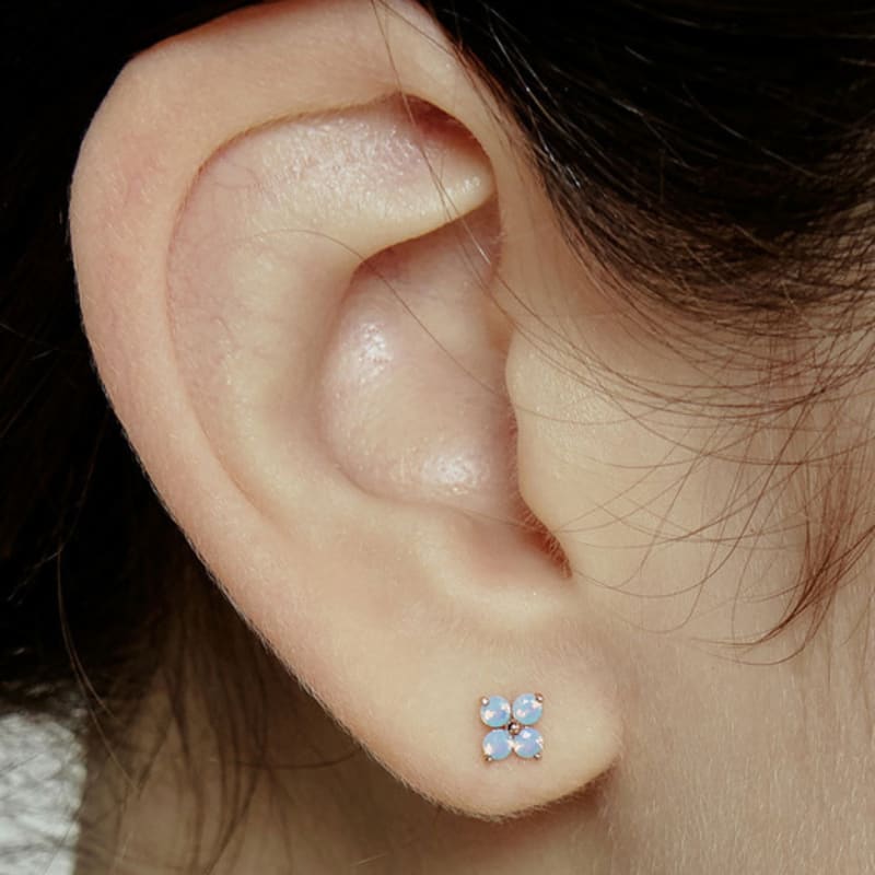 Own Blue Aurora Piercing (14k / 18k gold) 14K
Own Blue Aurora Piercing (14k / 18k gold) 14K