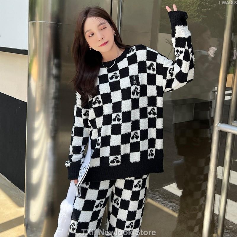 Soft Pajamas Women s Autumn Winter European-American Style Plaid Cherry Pullover Half-side Velvet Knitted Home Clothes Suit One Size чёрный
Soft Pajamas Women s Autumn Winter European-American Style Plaid Cherry Pullover Half-side Velvet Knitted Home Clothes Suit One Size чёрный
