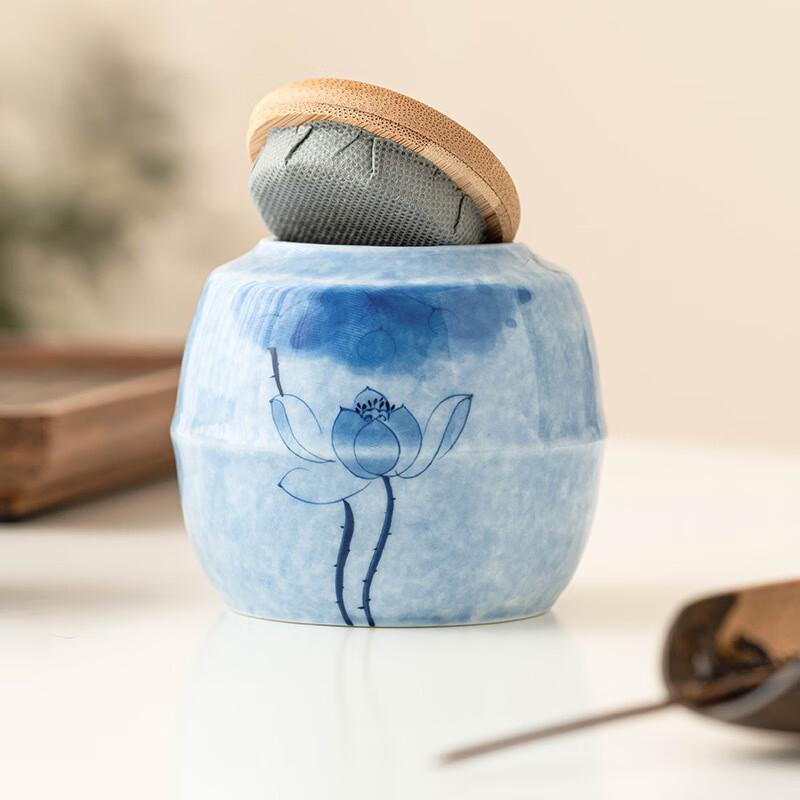 Hand-Painted Blue Lotus Ceramic Tea Caddy
Hand-Painted Blue Lotus Ceramic Tea Caddy