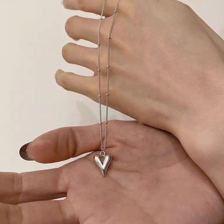 Punk Peach Heart Pendant Earrings for Women Copper Color Simple Fashion Geometric Circular Ear Buckle New Trendy Zircon Gift Copper
Punk Peach Heart Pendant Earrings for Women Copper Color Simple Fashion Geometric Circular Ear Buckle New Trendy Zircon Gift Copper