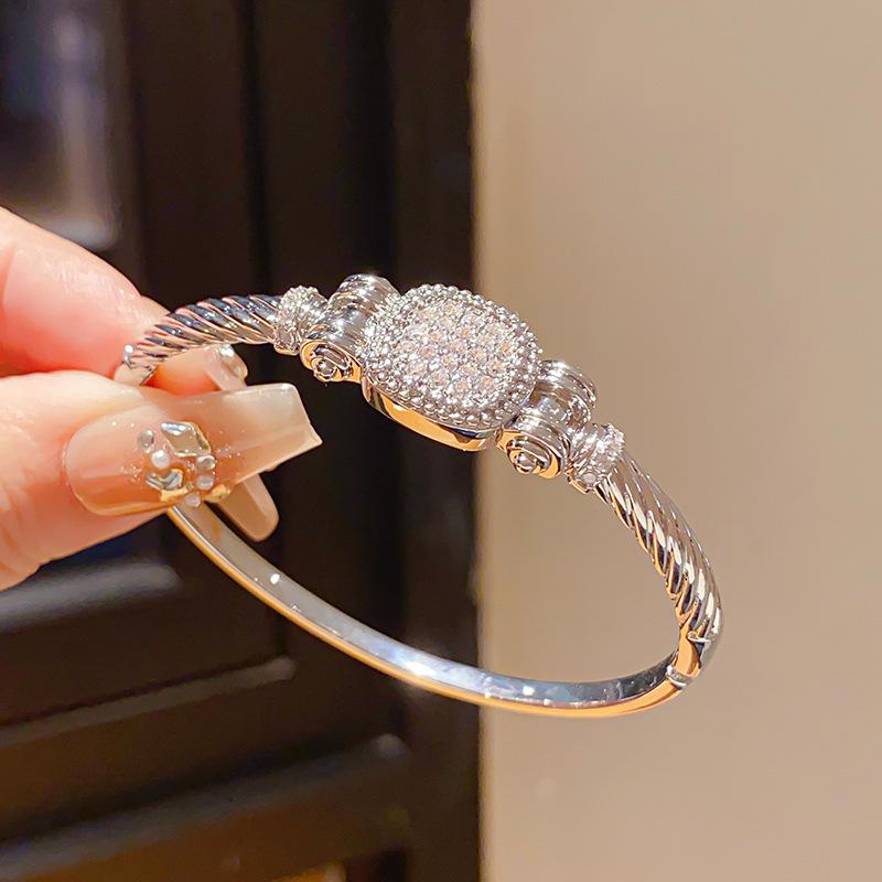 18K Gold Plated Zirconia Square Buckle Bracelet - Trendy European & American Style for Women.
18K Gold Plated Zirconia Square Buckle Bracelet - Trendy European & American Style for Women.