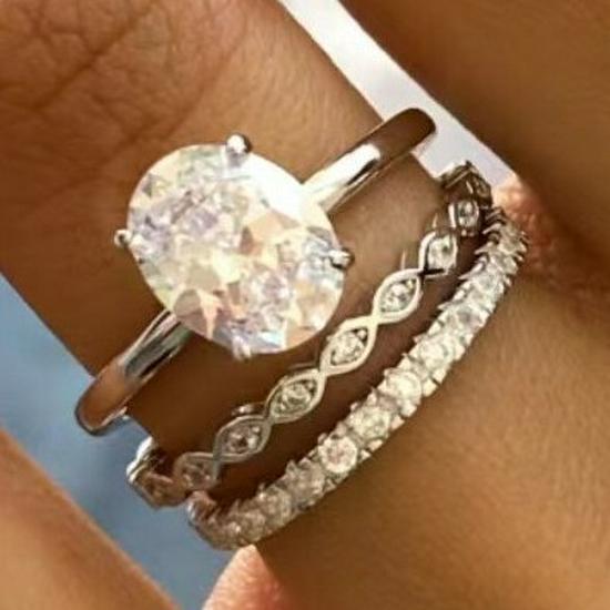 Luxury Euro-American Rhinestone Egg-Shaped 3-Piece Ring Set Size 8
Luxury Euro-American Rhinestone Egg-Shaped 3-Piece Ring Set Size 8